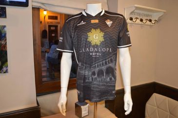El Alcañiz CF presenta su nueva equipación