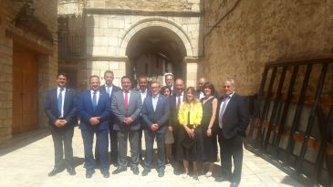 La cúpula del equipo de gobierno de la DPT visita Cantavieja por las fiestas en honor de la Virgen del Loreto