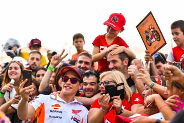 La Moto GP llega a Motorland con un pit lane walk