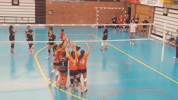 Las chicas del CV Teruel comienzan su pretemporada con una victoria