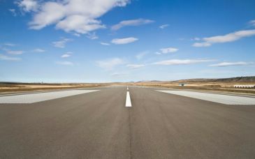 El aeropuerto de Teruel convoca cuatro ofertas de empleo destinadas a ingenieros aeroespaciales, técnicos aeronáuticos, licenciados en ADE o Derecho