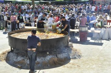 Patata de Cella, toro y caracoles para más de 3.000 personas: la localidad celebró la feria dedicada al tubérculo