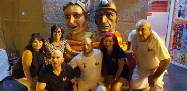 Nicolás Escudero, de la comparsa de gigantes y cabezudos de Andorra: “Es muy emocionante bailar a Pascuala e Iranzo; la gente te da mucho cariño donde vas”