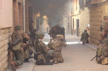 El IV Memorial March convierte Albentosa en un pueblo belga liberado por los aliados en 1944