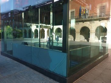 El Ayuntamiento de Teruel destinará 33.000 euros para sustituir el cristal de la plaza San Juan