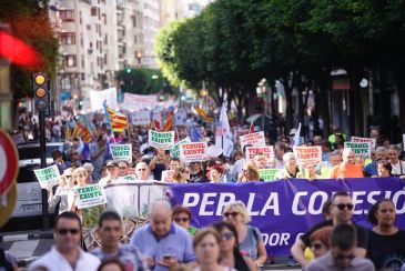 Valencianos y aragoneses piden en una histórica manifestación 