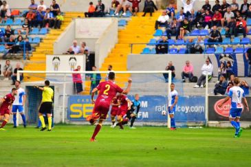 El CD Teruel suma un empate jugando la última media hora con diez y deteniendo un penalti