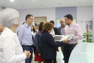 La consejera de Ciudadanía y Derechos Sociales valora el trabajo que se lleva a cabo en la comarca con la población inmigrante