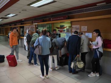 Indignación entre los usuarios de un autobús que acumuló dos horas de retraso