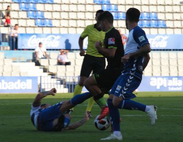El CD Teruel se reencuentra con la derrota ocho jornadas después
