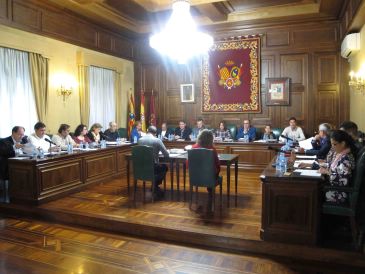 El pleno del Ayuntamiento de Teruel aprueba las tasas e impuestos de 2019 con  una congelación generalizada
