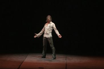 El espectáculo de danza ´Dos Tierras´ de Berna anima a volver al baile popular