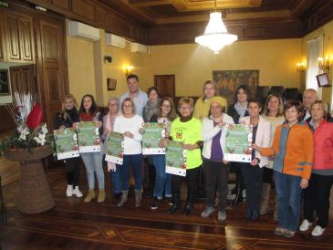 El Mercadillo Solidario Navideño se traslada a la plaza San Juan