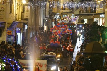 Galería de fotos: Los Reyes Magos de Oriente reparten ilusión por las calles de Teruel