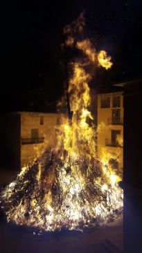 Un herido grave y tres leves en la hoguera de Castelserás