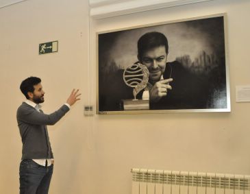 Juan Martín Villate, pintor zaragozano: “Me gusta pintar a gente que me ha influido, como Dalí, Bowie o Javier Sierra”