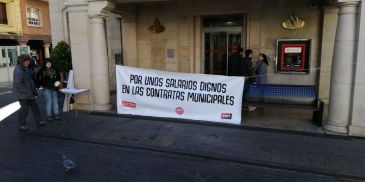 Recogen firmas para reclamar mejoras salariales para los empleados de contratas del Ayuntamiento de Teruel