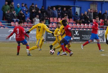 Reparto de puntos en Pinilla entre CD Teruel y Badalona, dos equipos que luchan por mantenerse en Segunda B