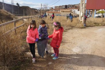 Acacia inicia su actividad con la limpieza del parque de Las Arcillas en Teruel