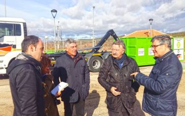 Guillén asiste al estreno del punto limpio móvil de las Cuencas Mineras