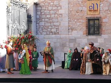 El enlace entre Isabel de Segura y el señor de Azagra, primer acto multitudinario de las Bodas 2019