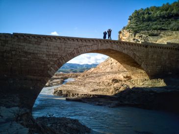El puente de Santolea que va a sobrevivir a un pantano y dos recrecimientos