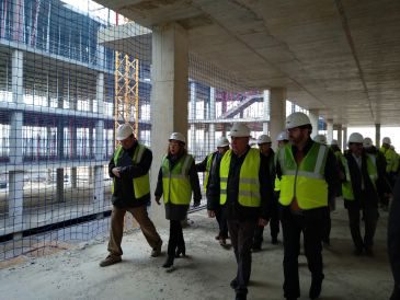 La consejera de Sanidad destaca que el nuevo Hospital de Alcañiz es ya una realidad durante su visita a las obras