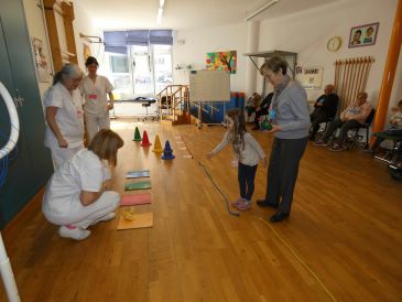 Convivencia entre niños de Infantil de La Salle y ancianos del centro de día de Teruel