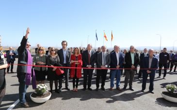 Lambán inaugura en Calanda una empresa de vidrios que ocupa a 18 personas