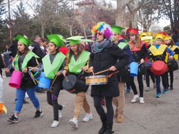 El carnaval incita a la imaginación con materiales sencillos y mucho trabajo en los colegios de Teruel