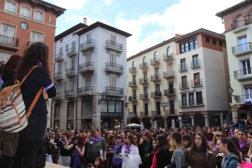 Centenares de personas reivindican en Teruel la igualdad real entre mujeres y hombres