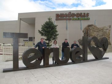 Teruel ya cuenta con letras corpóreas en la entrada de Dinópolis