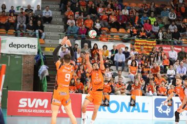 El CV Teruel pone de cara la eliminatoria del playoff ante el Palma (3-2)