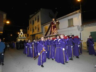 El Vía Crucis al Calvario de la Semana Santa de Teruel cumple medio siglo y lo celebra con una procesión nocturna