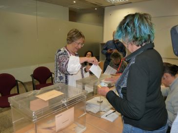 Blanca Villarroya, aspirante al Congreso por Unidas Podemos Teruel, anima a todos a votar antes de depositar su voto