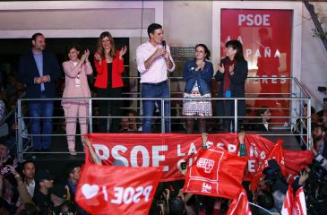 El PSOE gana de forma contundente y podrá gobernar con la izquierda o Ciudadanos y el Partido Popular se hunde