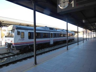 Renfe aprueba licitar los trenes que sustituirán a los tamagochis en la línea de Teruel, cuya recepción empezará en 2023
