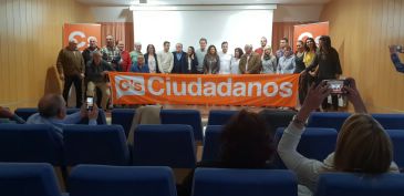 Ciudadanos ofrece a personas preparadas para 