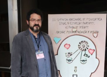 José Antonio Oliván Usieto, neurólogo del hospital de Alcañiz: “Se puede delinquir por amor porque es un estado de enajenación mental”