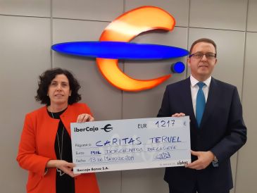 Cáritas recibe 1.217 euros recaudados por Ibercaja en la Carrera Popular de Teruel