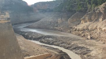 Mejora la calidad del agua en el río Guadalope al bajar menos lodo