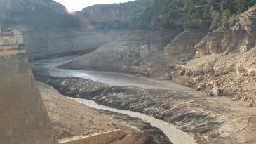 Mejora la calidad del agua en el río Guadalope al bajar menos lodo