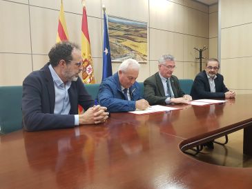 Gobierno de Aragón y los regantes firman el convenio para poner en marcha el regadío social en Sarrión