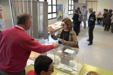 La participación en las elecciones autonómicas hasta las 14 horas crece dos décimas en la provincia de Teruel con respecto a 2015