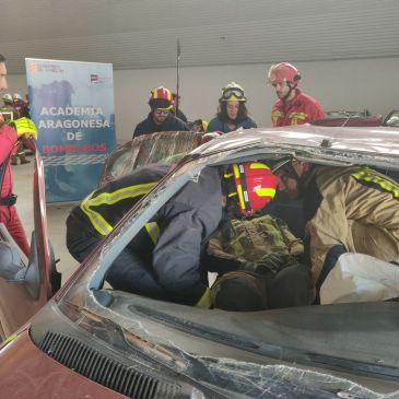 Bomberos y sanitarios aprenden en TechnoPark a aplicar el nuevo procedimiento para siniestros en carreteras