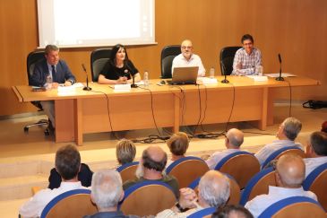 El catedrático Manuel Contreras cierra la Universidad de la Experiencia en Teruel: “El esqueleto básico de la Constitución sigue siendo válido”