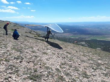 El Pobo inaugura el campo de vuelo para ala delta y parapente