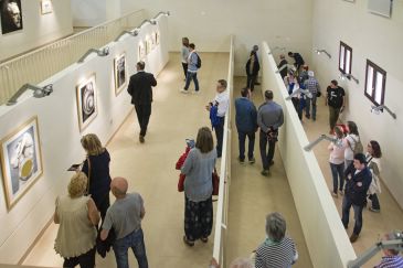 Crivillén reinterpreta la memoria artística de Pablo Serrano con la exposición de obra gráfica del artista junto a la de otros quince creadores