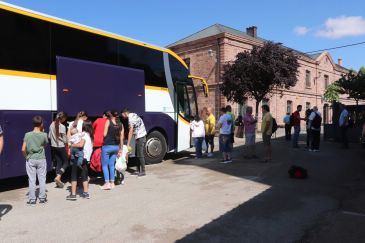 Las primeras horas del corte de la vía férrea: los afectados reclaman más autobuses y un menor tiempo de viaje