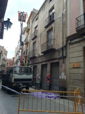 Parte de un alféizar de Alcañiz se desprende por las lluvias